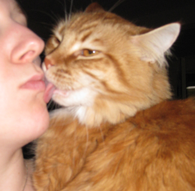 henry_kisses